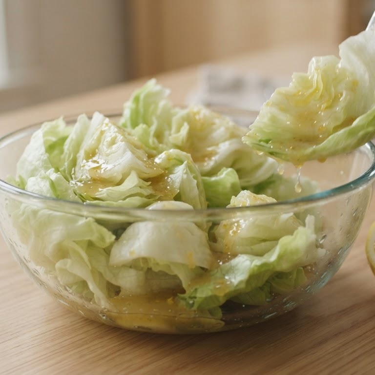 IJsbergsla met zoete dressingsaus recept
